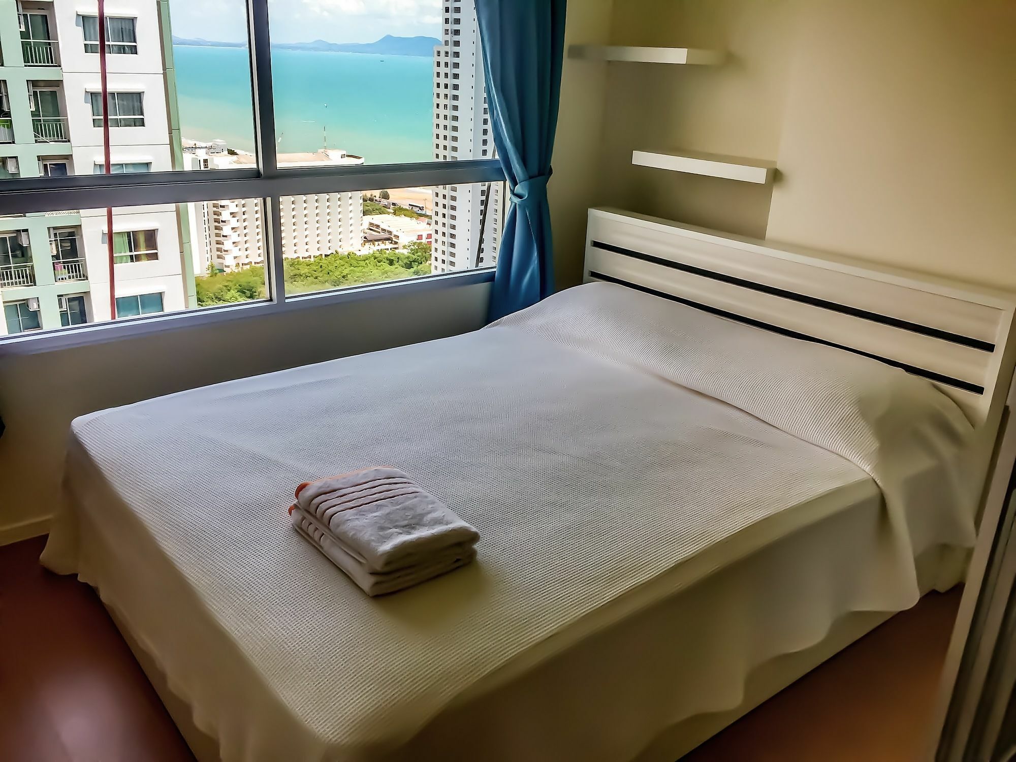 Hotel Lumpini Seaview Jomtien By Parikal Extérieur photo