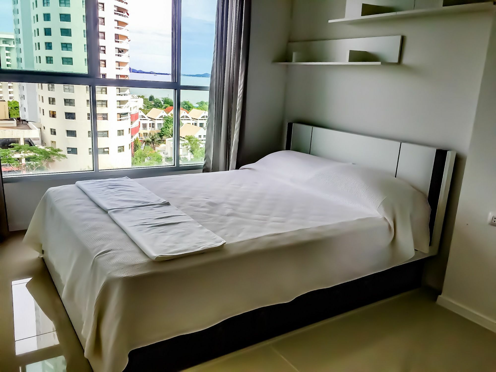 Hotel Lumpini Seaview Jomtien By Parikal Extérieur photo